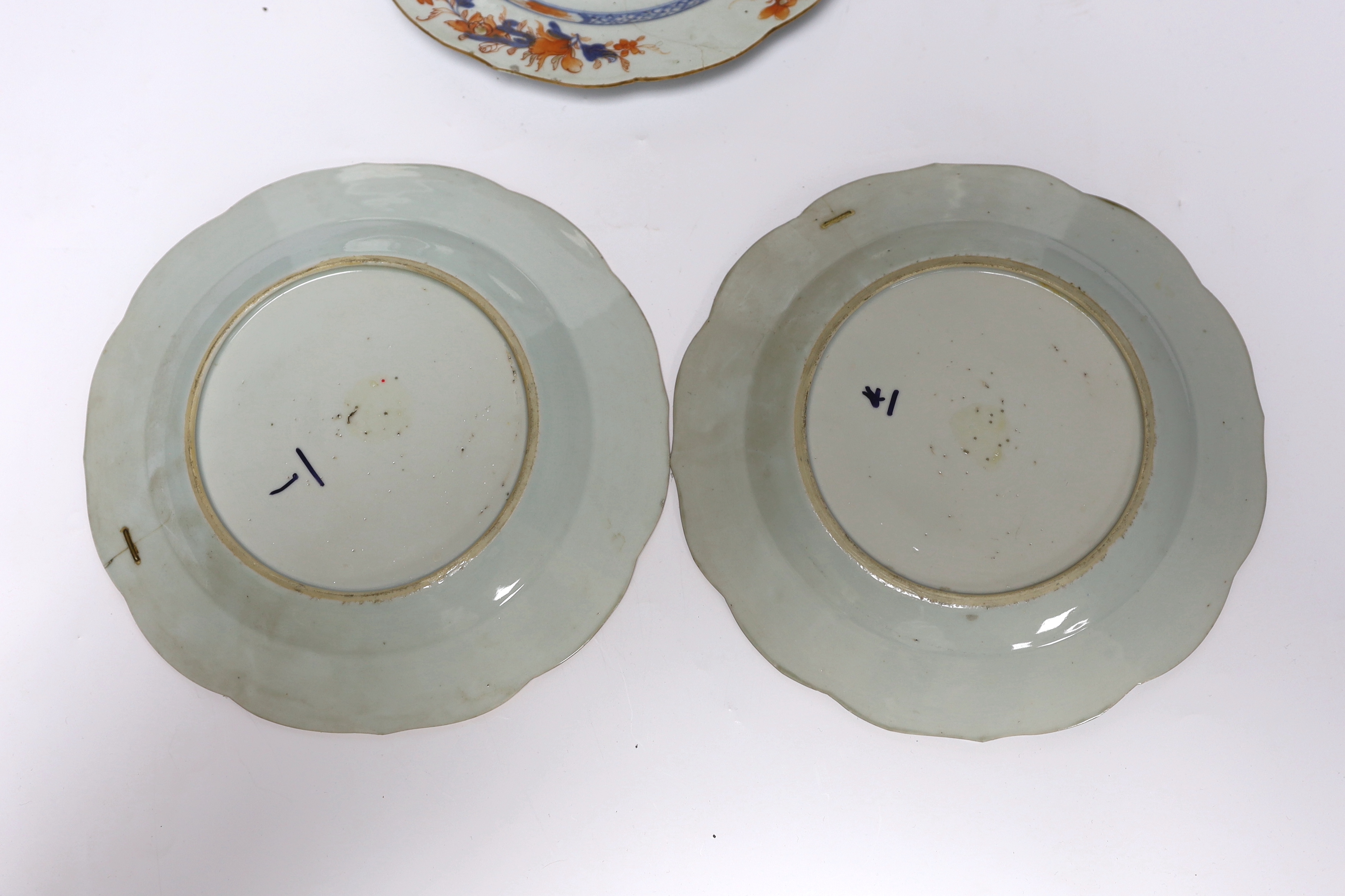 A group of five 18th century Chinese Imari plates, 22.5cm